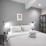 8, Nilie Hospitality Mgmt דירה *