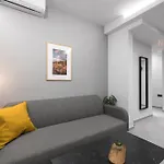 דירה 8, Nilie Hospitality Mgmt