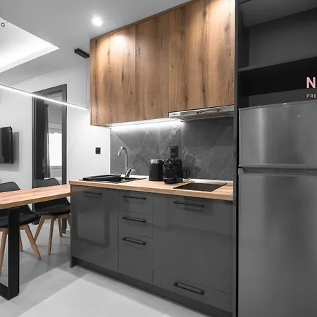 アパート 8, Nilie Hospitality Mgmt